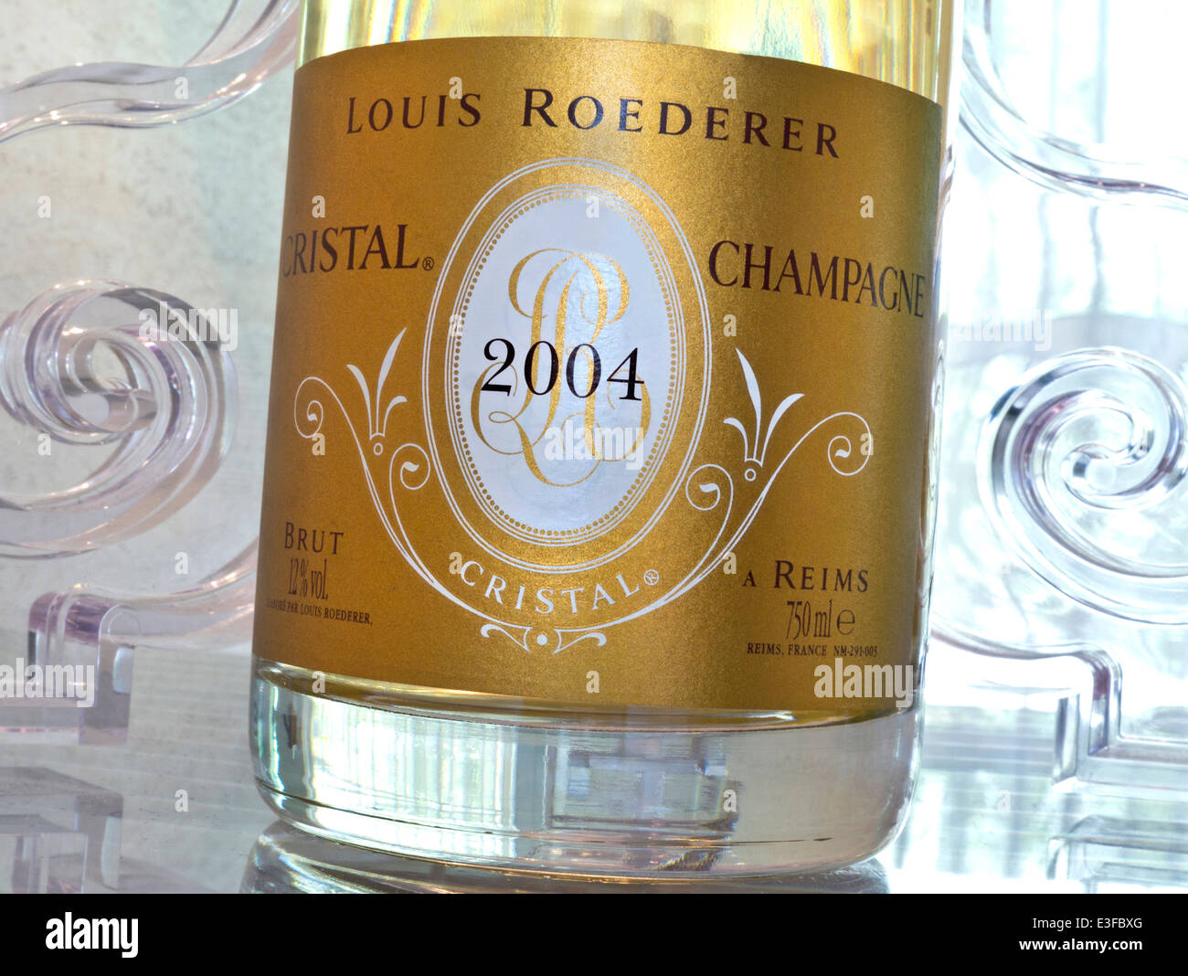 Flasche von Louis Roederer 2004 Cristal Luxus Champagner in Luxus bar Restaurant Lage Stockfoto