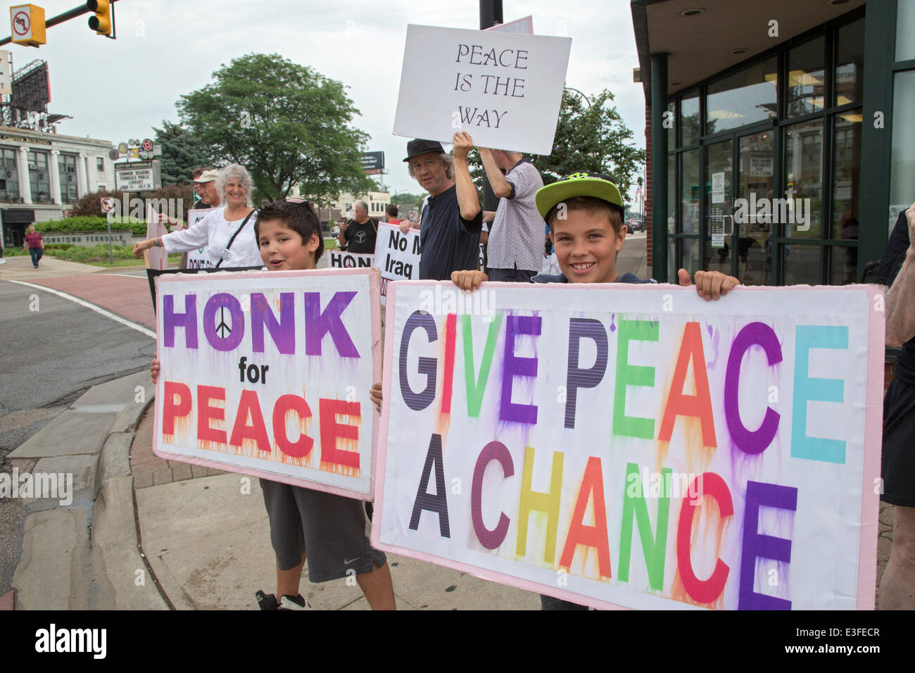 Ferndale, Michigan USA - Frieden Aktivisten gegen weitere militärische Engagement der USA im Irak. Bildnachweis: Jim West/Alamy Live-Nachrichten Stockfoto