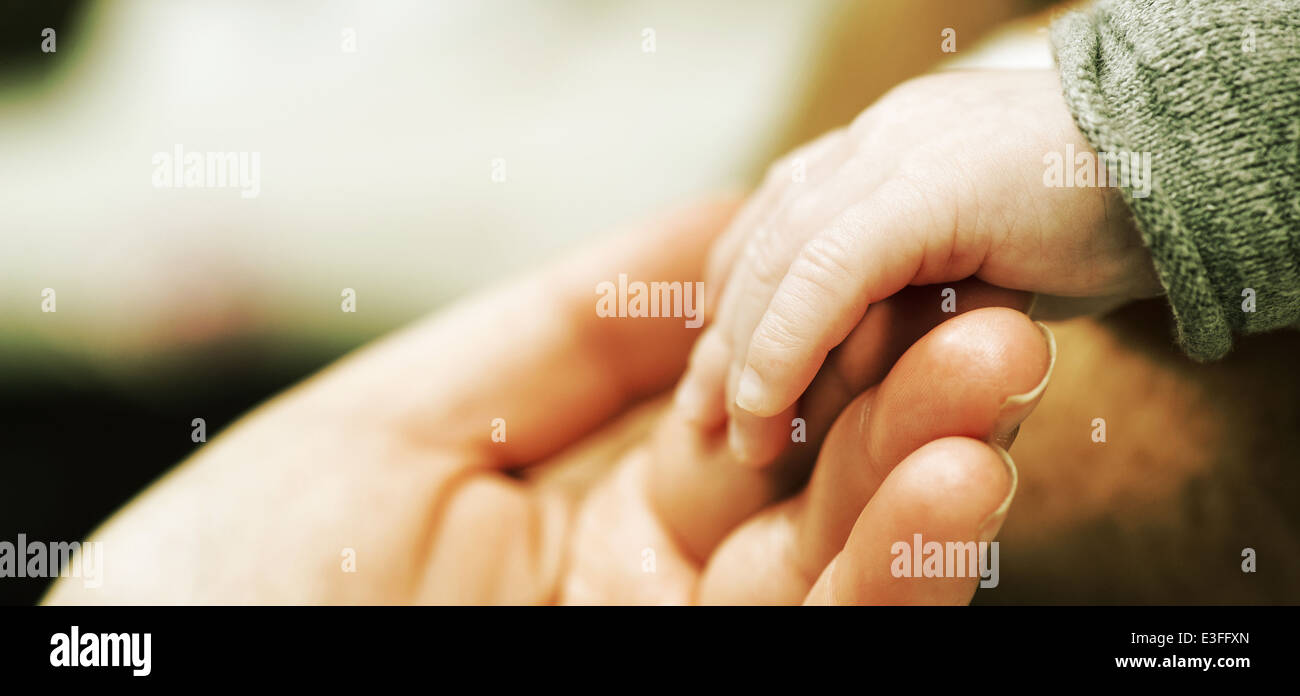 Mutter und Baby hand Stockfoto