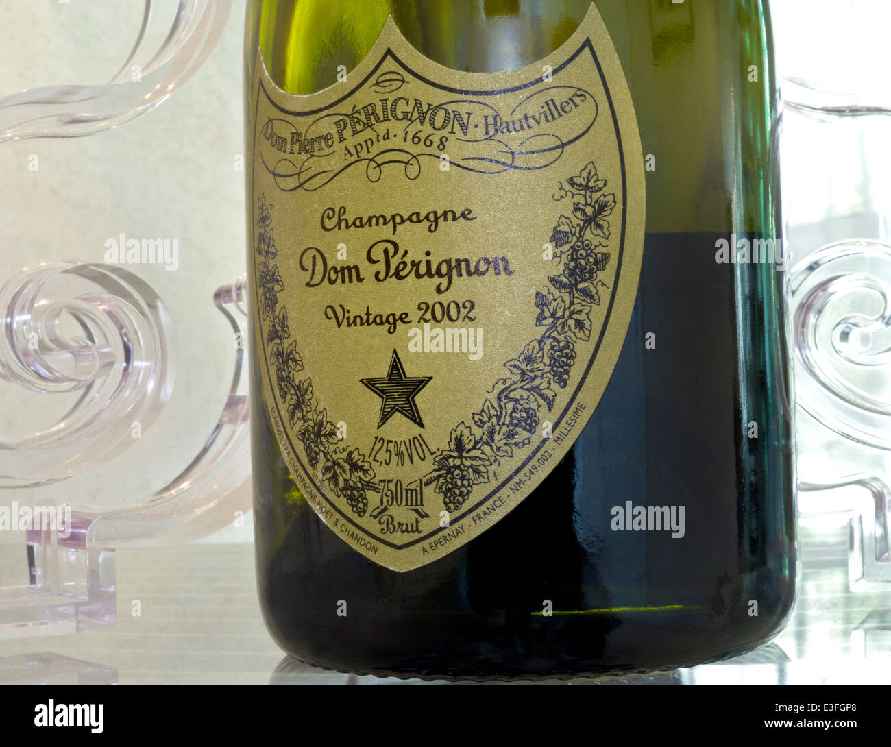 Flasche außergewöhnliches Jahr 2002 Dom Perignon Luxus Jahrgangs-Champagner in feinen Restaurants Lage Luxus Stockfoto