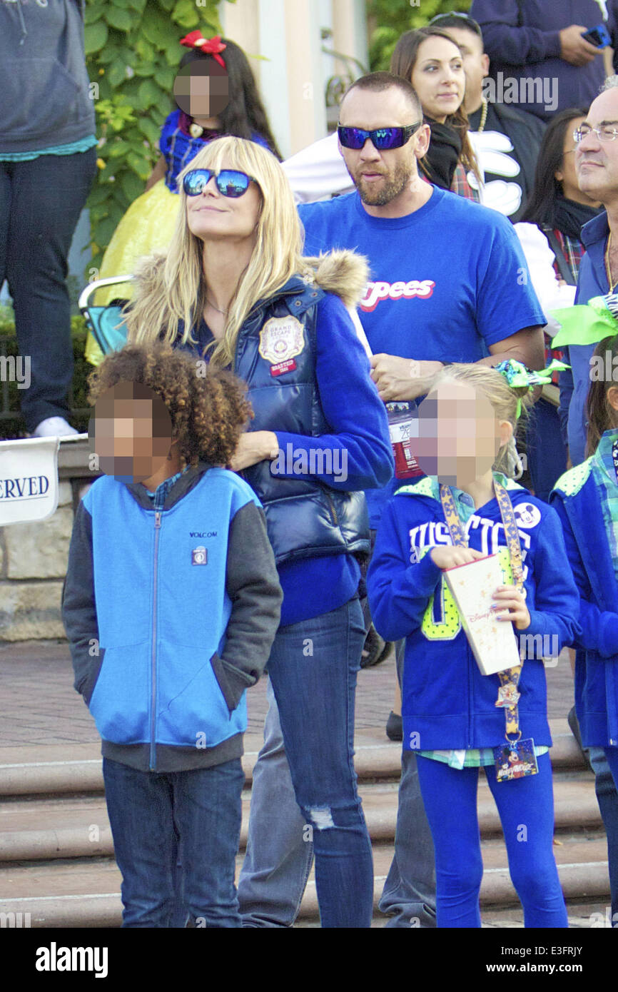Heidi Klum verbringt den Tag im Disneyland mit Familie Featuring: Heidi