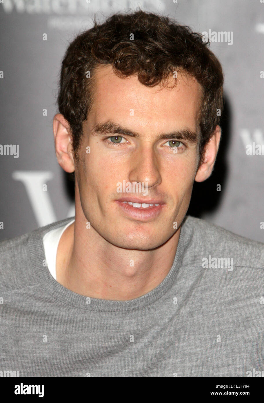 Andy Murray signiert sein Buch "Seventy-Seven: mein Weg zu Wimbledon Herrlichkeit" bei Waterstones, Piccadilly Featuring: Andy Murray wo: London, Vereinigtes Königreich bei: 6. November 2013 Stockfoto