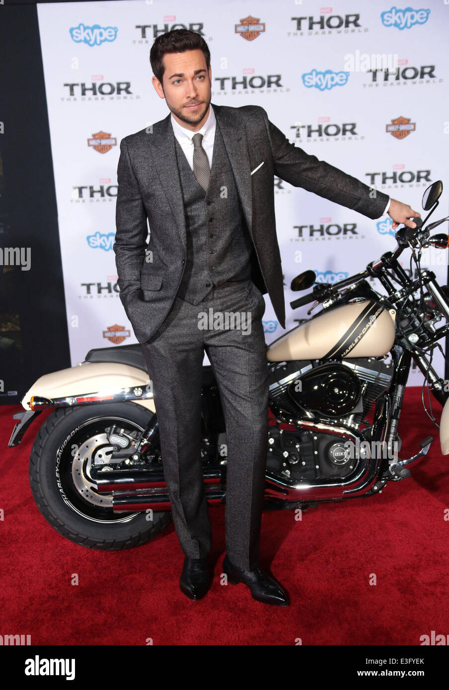 Zachary Levi Thor Stockfotos Und Bilder Kaufen Alamy