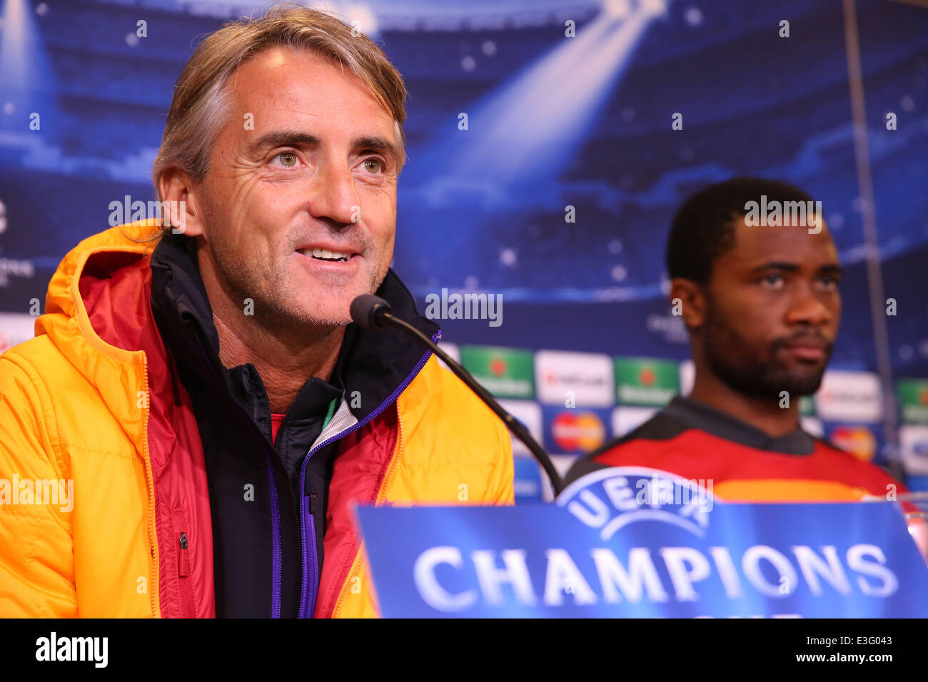 Galatasaray Fc Trainer Roberto Mancini Wahrend Einer Pressekonferenz Im Parken Stadion In Kopenhagen Danemark Fc Kopenhagen Wird Galatasaray Wahrend Eines Fussballspiels Uefa Champions League Gruppe B Im Parken Stadion Wo Gesicht Kopenhagen Danemark