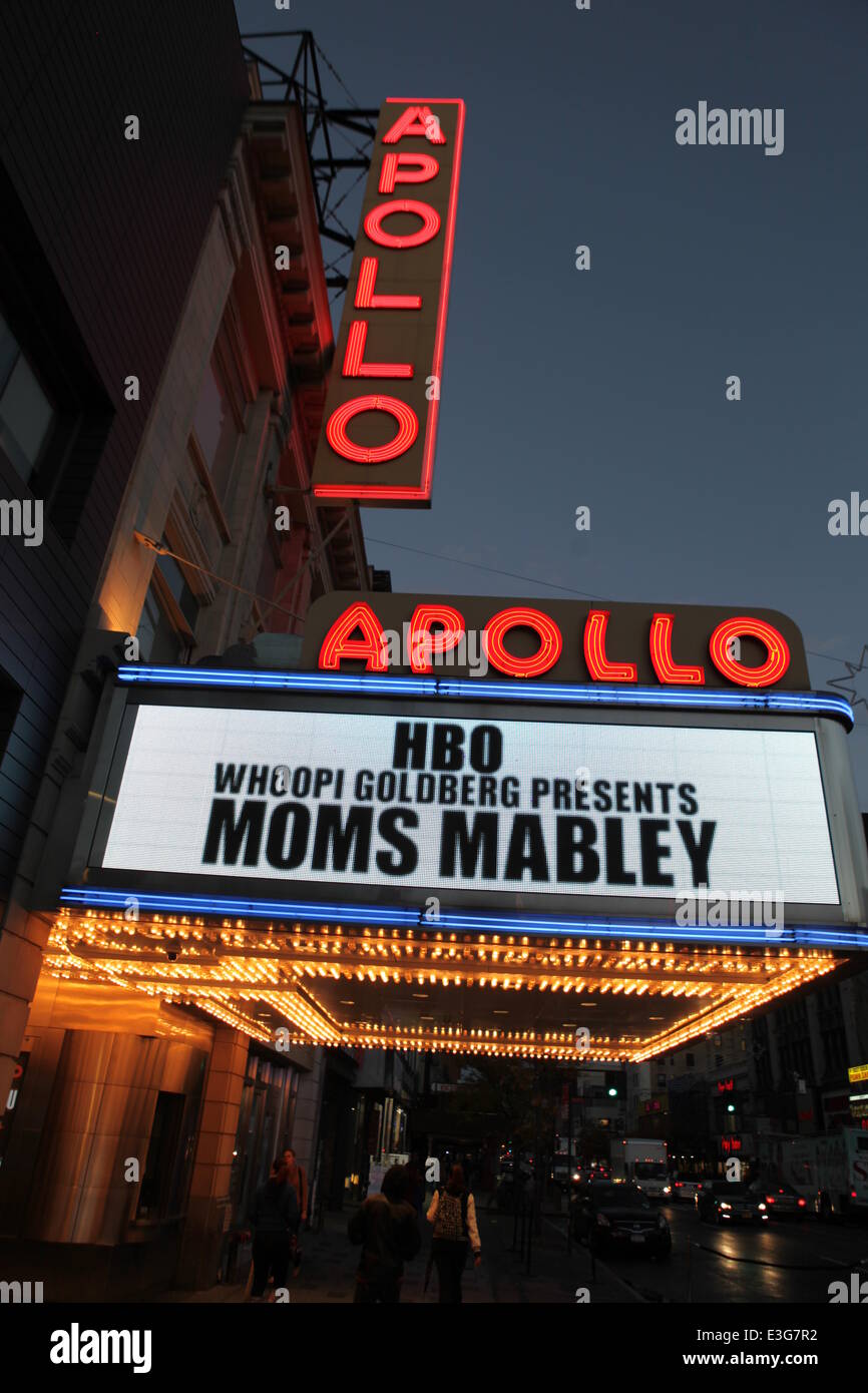 HBO beherbergt Special Screening von Whoopi Goldberg präsentiert Moms Mabley at The Apollo Theater 253 West 125th Street Featuring: Atmosphäre wo: NYC, New York, Vereinigte Staaten von Amerika bei: 7. November 2013 Stockfoto