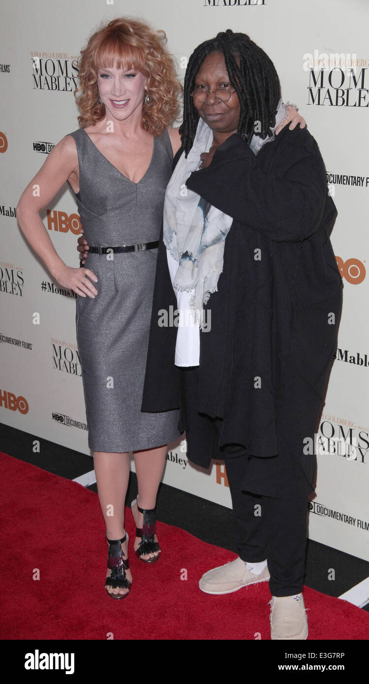 HBO beherbergt Special Screening von Whoopi Goldberg präsentiert Moms Mabley at The Apollo Theater 253 West 125th Street Featuring: Kathy Griffin, Whoopi Goldberg wo: NYC, New York, Vereinigte Staaten von Amerika bei: 7. November 2013 Stockfoto