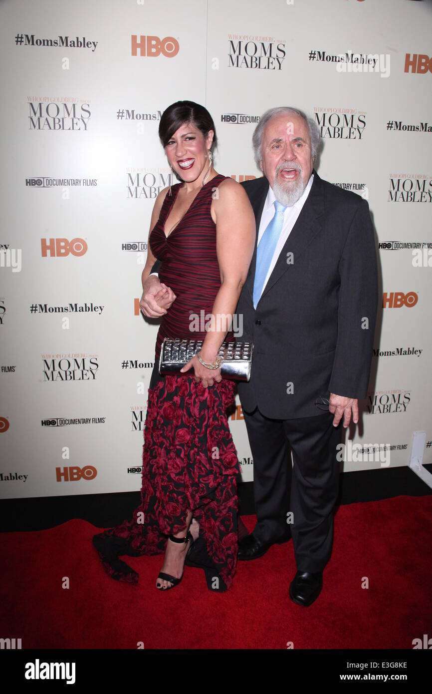 HBO beherbergt Special Screening von Whoopi Goldberg präsentiert Moms Mabley at The Apollo Theater 253 West 125th Street Featuring: Rain Pryor, George Schlatter Where: NYC, New York, Vereinigte Staaten von Amerika bei: 8. November 2013 Stockfoto