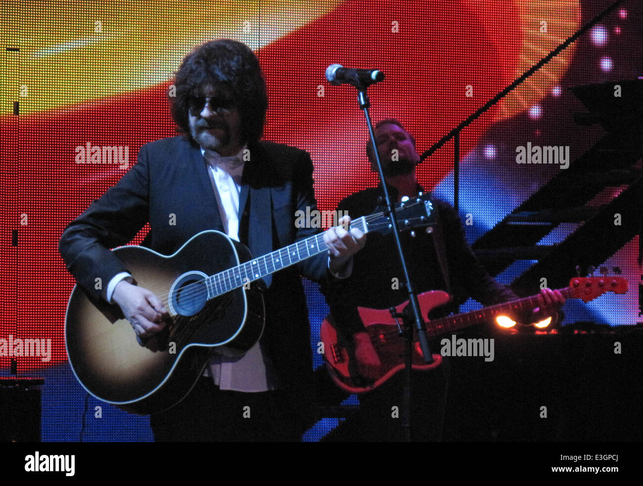 Kinder brauchen Rocks Konzert im Hammersmith Apollo - Performance mit: Jeff Lynne Where: London, Vereinigtes Königreich bei: 12. November 2013 Stockfoto