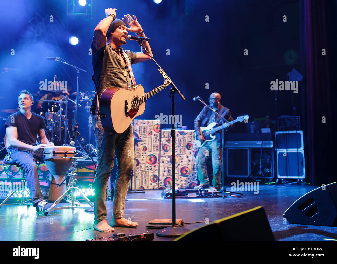 Michael Franti Michael Franti und Speerspitze führt am Capitol Theater Featuring: Michael Franti Where: Port Chester, New York, USA bei: 15. November 2013 Stockfoto