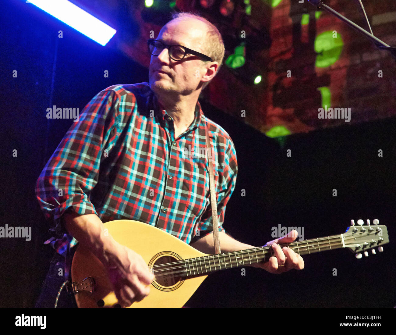 Adrian Edmondson und seiner band The schlechten Hirten erklingt in The Brook Featuring: Adrian Edmondson Where: Southampton, Vereinigtes Königreich: 24. November 2013 Stockfoto