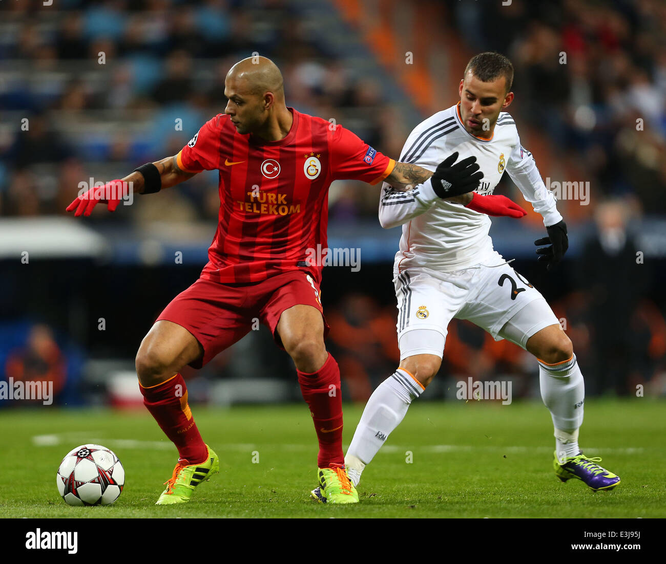 UEFA Champions League-Gruppe B-match zwischen Real Madrid und Galatasaray SK im Santiago Bernabeu Stadion Score: Real Madrid CF 4 Vs Galatasaray 1 abgebildet: Felipe Melo Galatasaray und Jese Rodriguez Ruiz von Real Madrid.  Wo: Madrid, Spanien bei: 27 2 Nov. Stockfoto