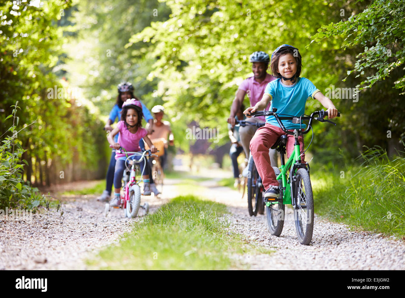 Multi Generation afroamerikanische Familie auf Radtour Stockfoto