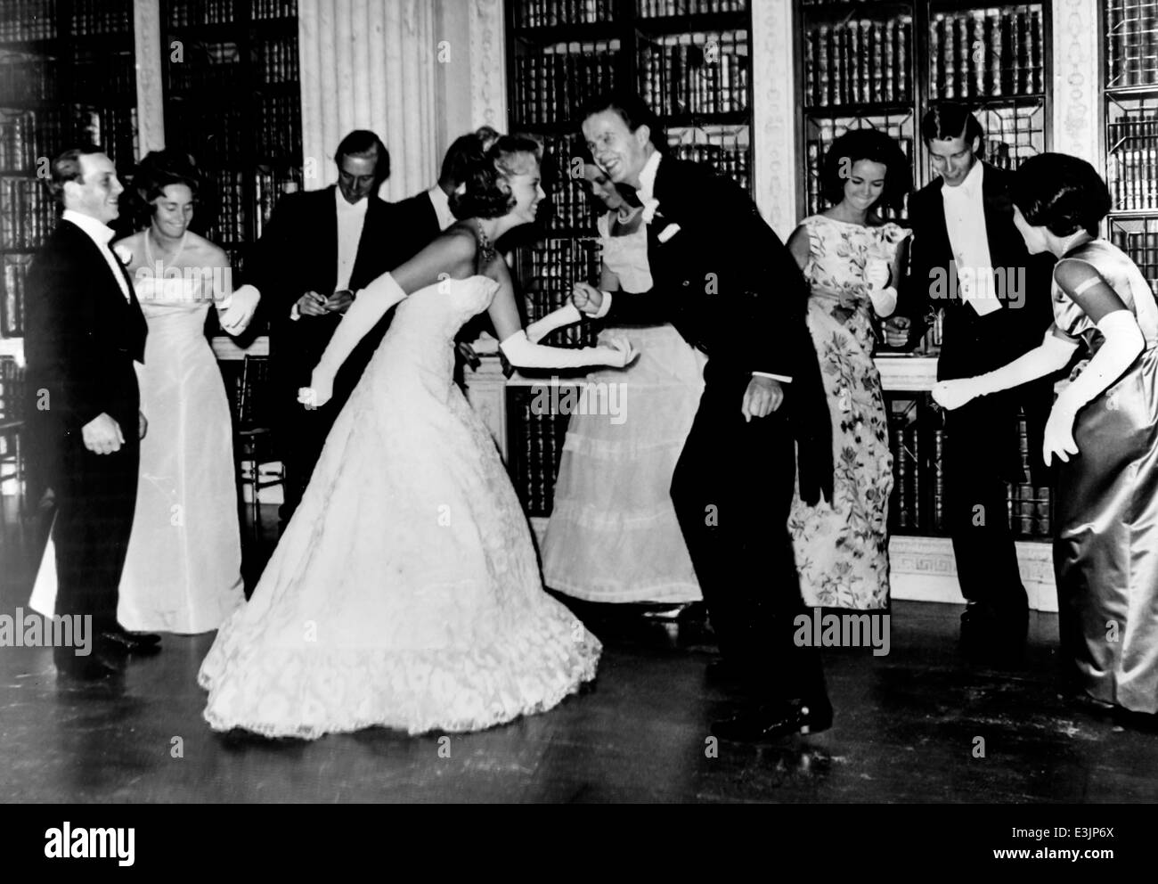 Serena Mary Churchill Russell und Herr Charles George Spencer Churchill im Blenheim Palace, 'verdrehen Zeit' 1962 Stockfoto