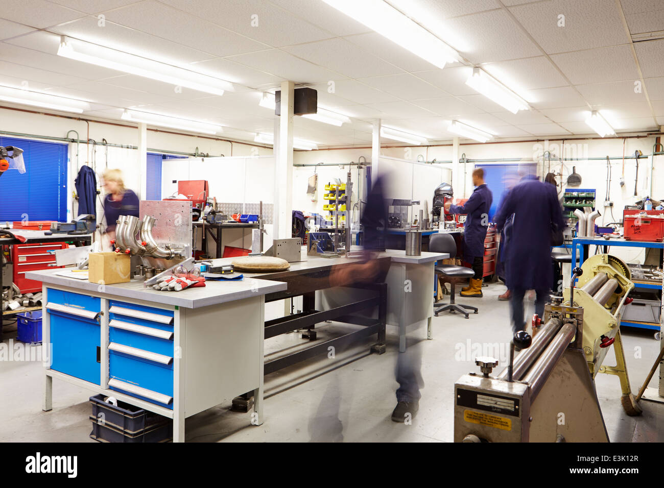 Innere des Engineering Workshop beschäftigt Stockfoto