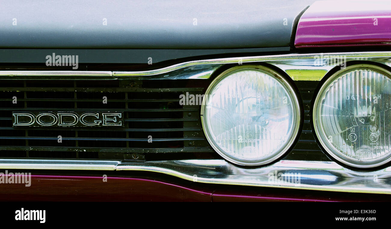 lila 1969 Dodge Coronet Kühlergrill und Scheinwerfer Autokarna 2014 Wollaton Park Nottingham East Midlands England Europa Stockfoto