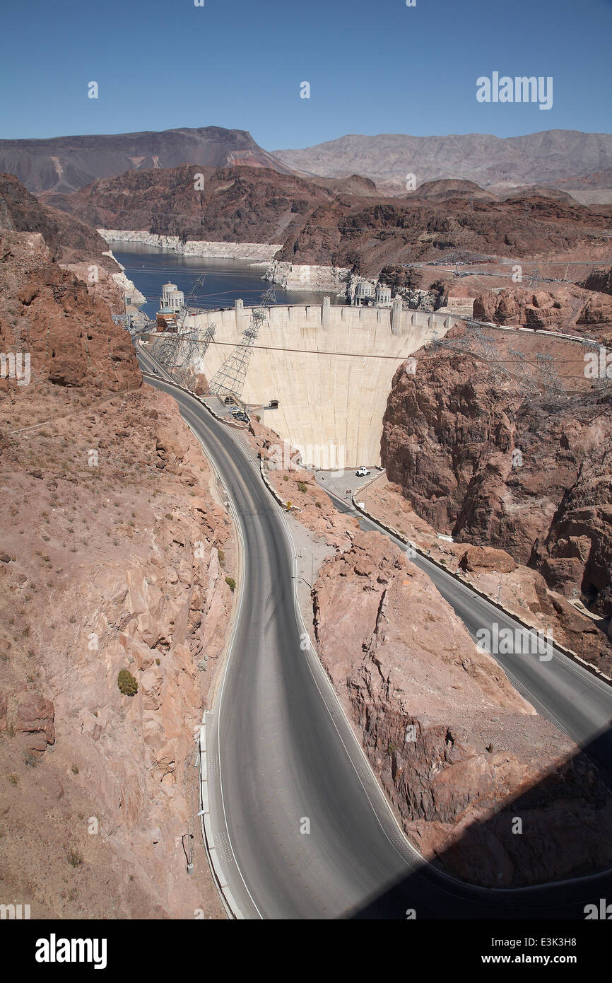 Hoover-Staudamm befindet sich im Black Canyon des Colorado River zwischen Arizona und Nevada Grenze Linie USA, April 2014 Stockfoto