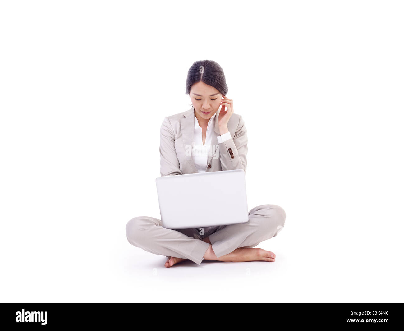 junge Frau mit Laptop Stockfoto