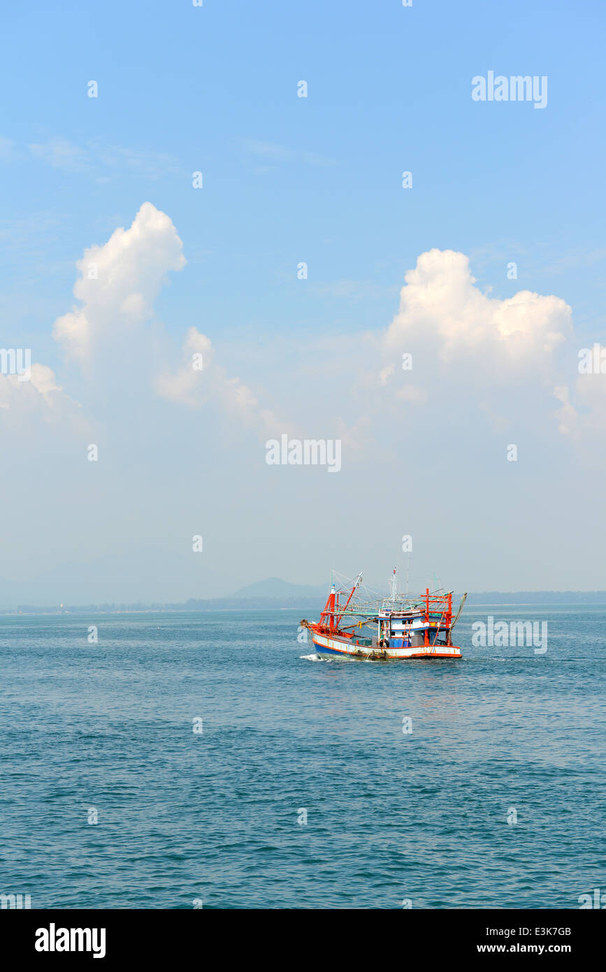 Angeln-Schiff im Golf von Thailand. Stockfoto