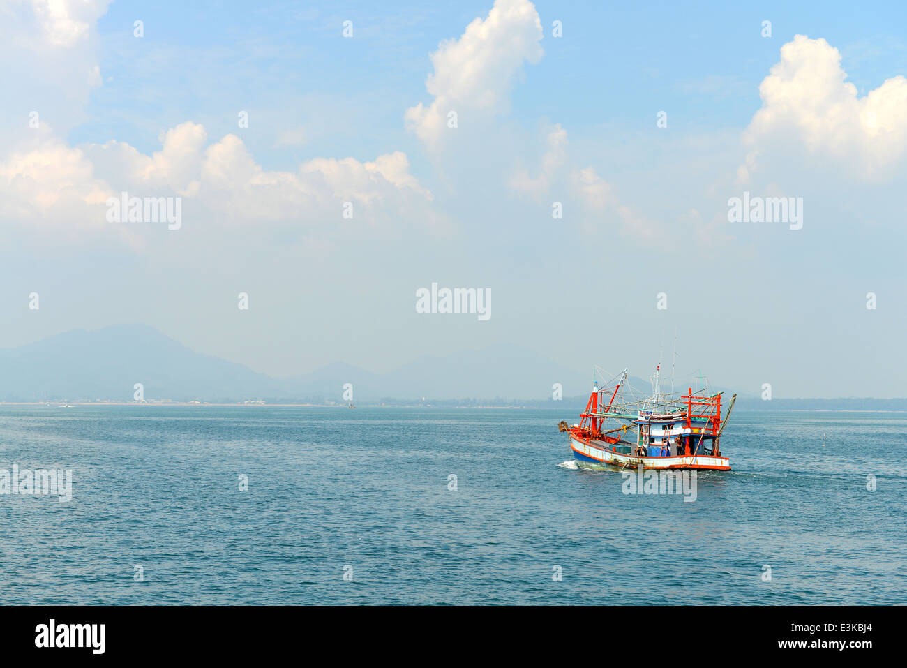 Angeln-Schiff im Golf von Thailand. Stockfoto