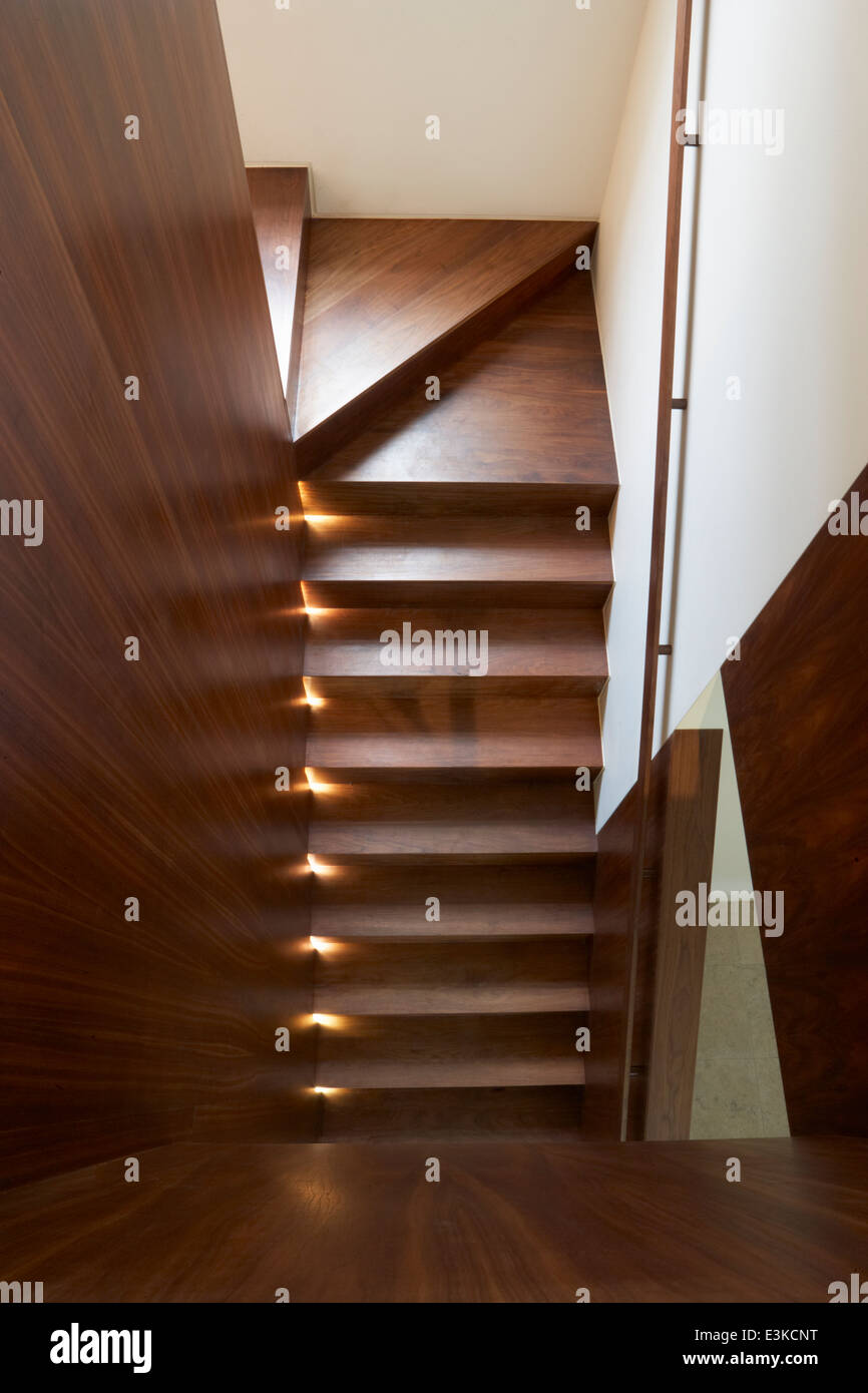 Treppe in modernes Haus Stockfoto