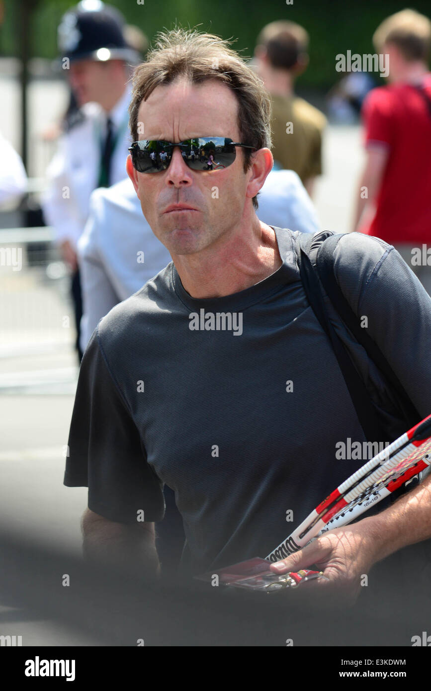 London, UK. 24. Juni 2014. Jeremy Bates entdeckte betreten Wimbledon Stadion am 24. Juni 2014 in London. Bildnachweis: Siehe Li/Alamy Live News Stockfoto