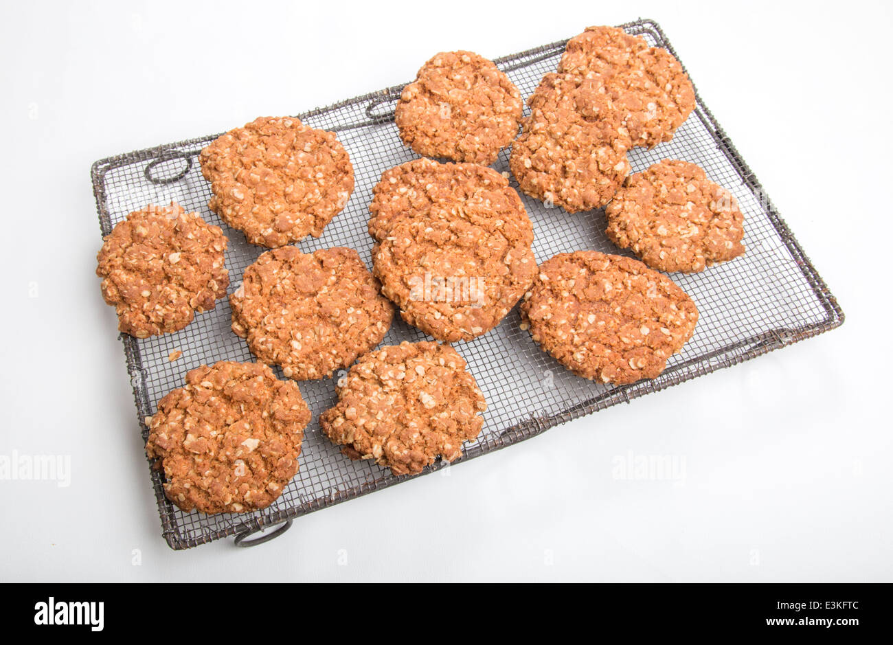 knusprigen Hafer-Cookies/Kekse auf ein Retro-Kühlregal (1 von 16) Stockfoto