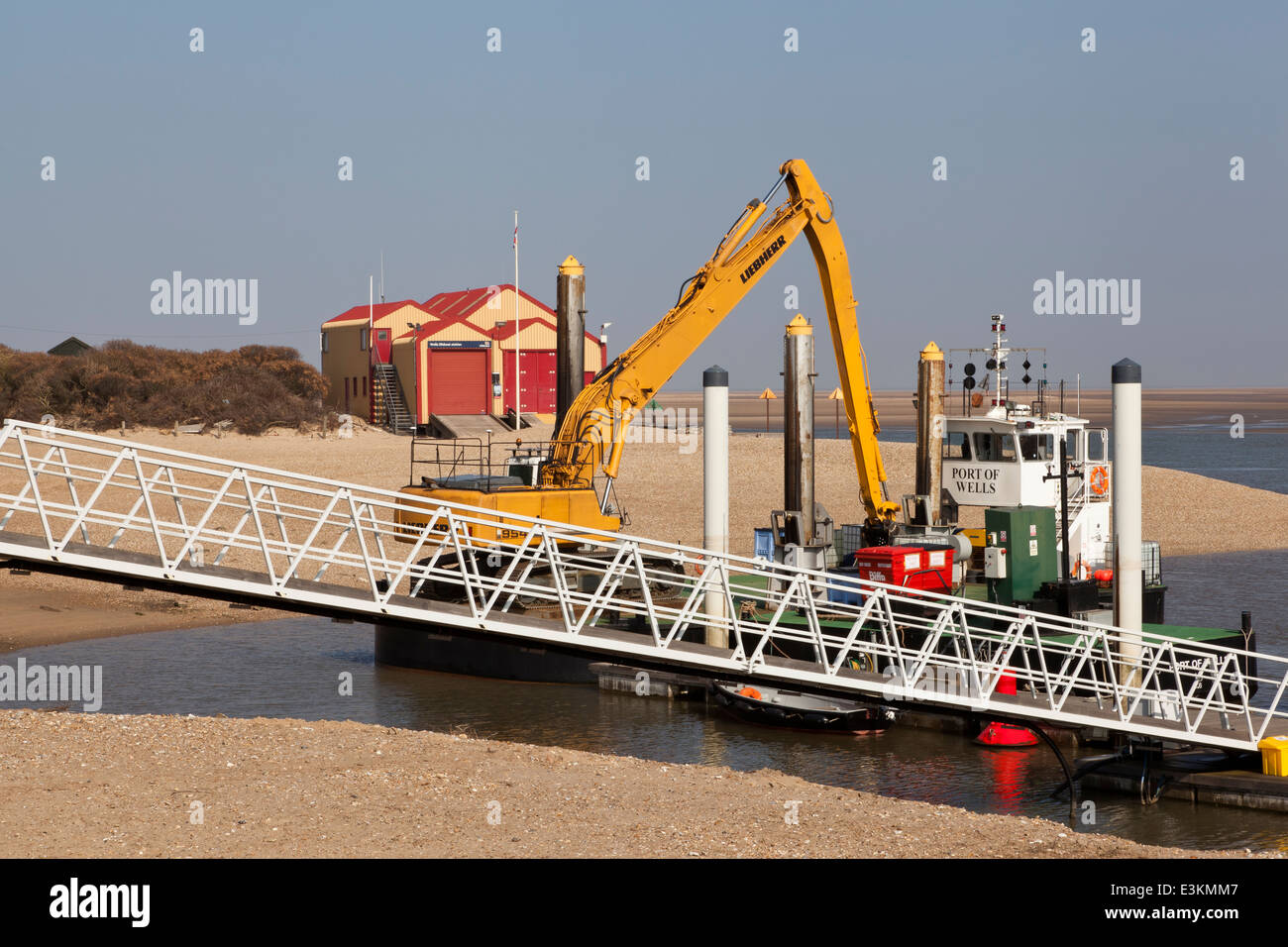 Brunnen neben dem Meer neuer Hafen Stockfoto