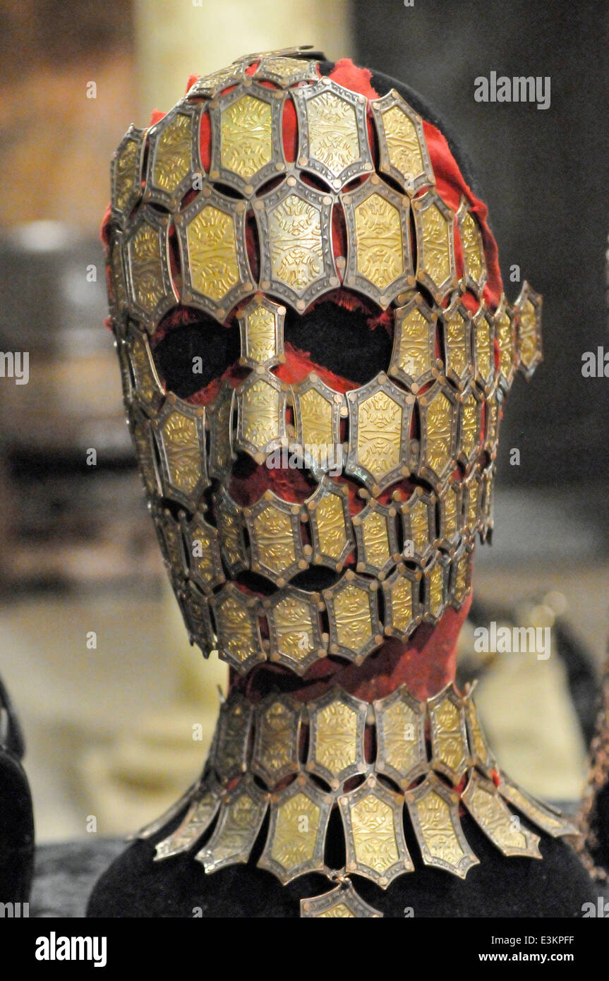 Metal Face Maske getragen von einer Frau im Spiel der Throne Stockfoto