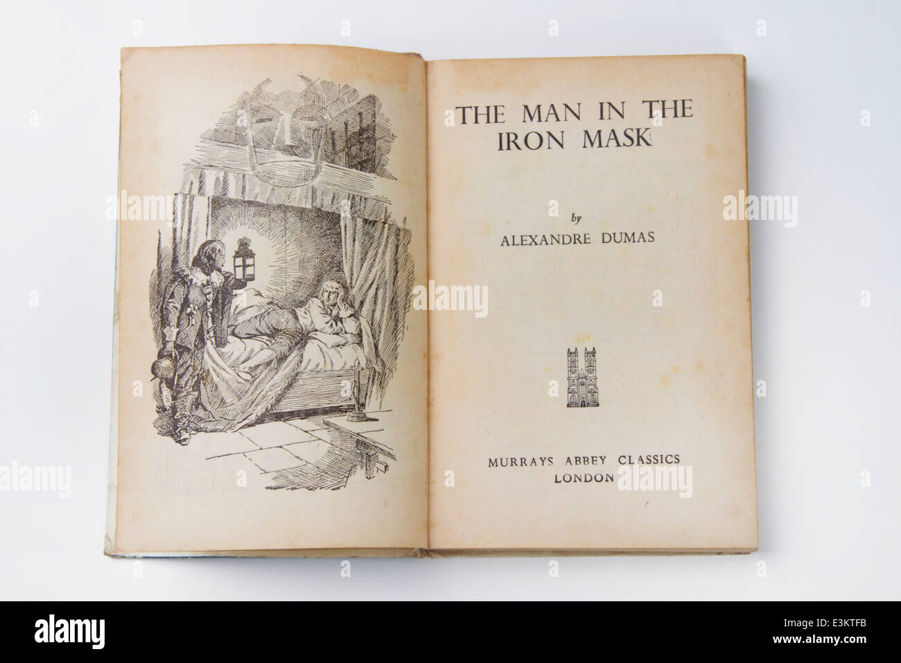 Illustration und Titelblatt der 1950er Jahre Abtei klassischen Roman mit dem Titel The Man In The Iron Mask Stockfoto