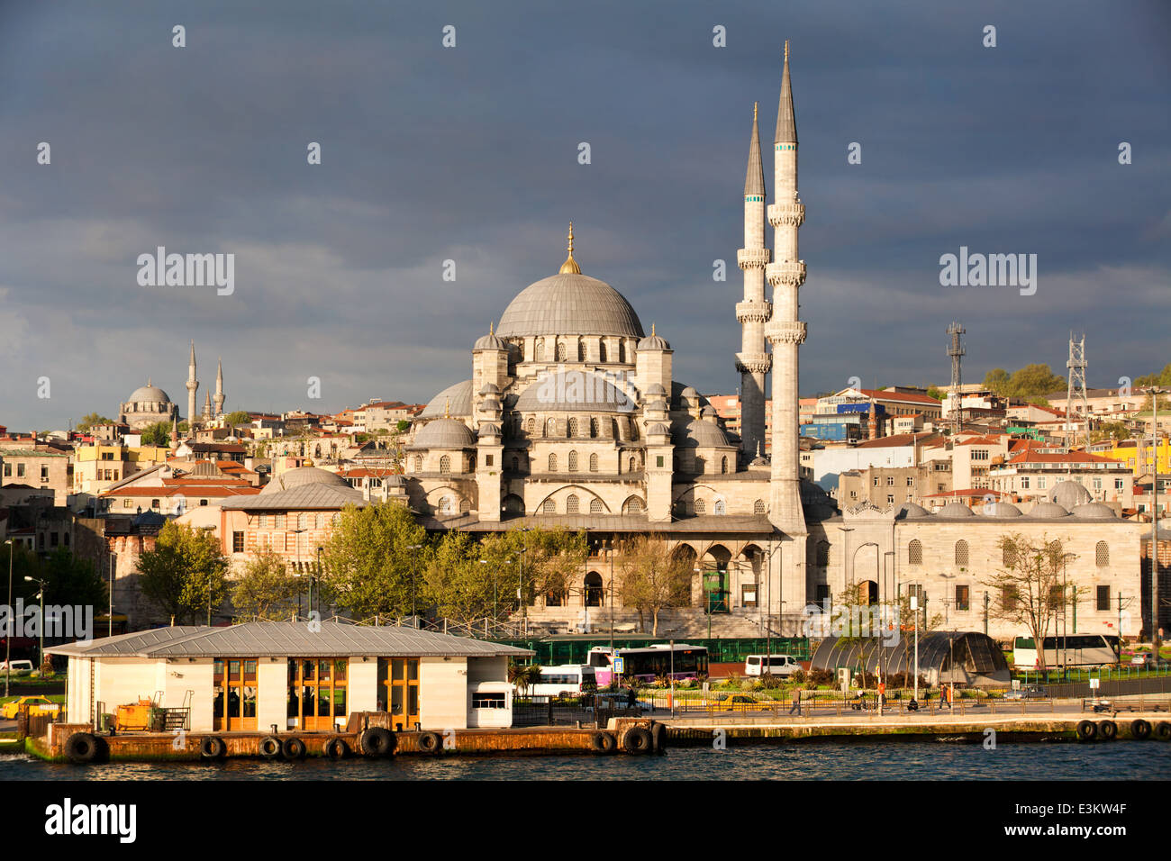 Blick auf Istanbul Stadt, das Goldene Horn und die neue Moschee (Yeni Valide Camii), Türkei Stockfoto