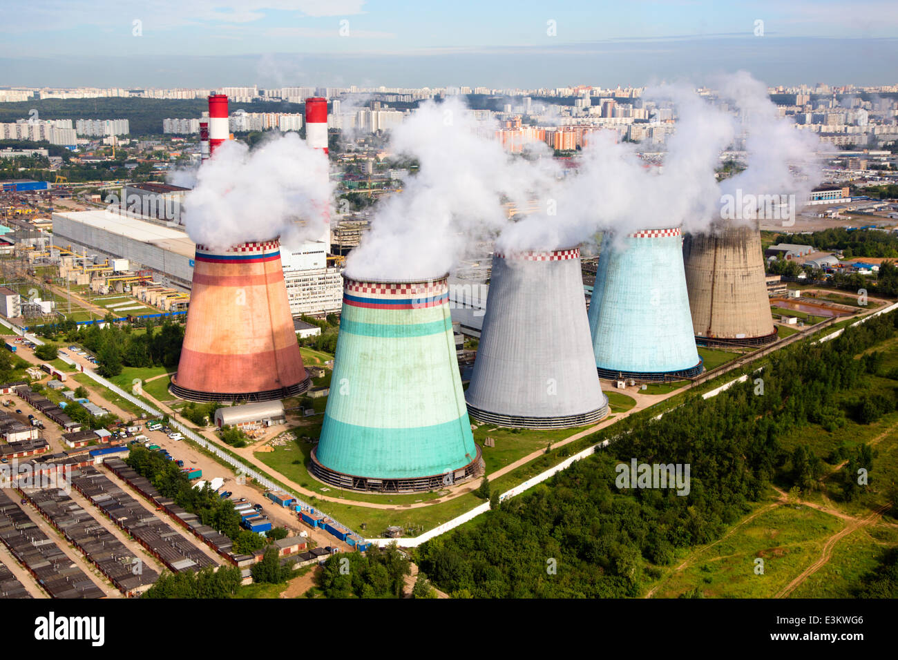 Luftaufnahme von Rohren das Wärmekraftwerk Stockfoto