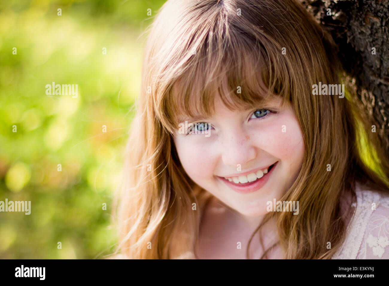 Porträt von lächelndes Mädchen (10-12) Stockfoto
