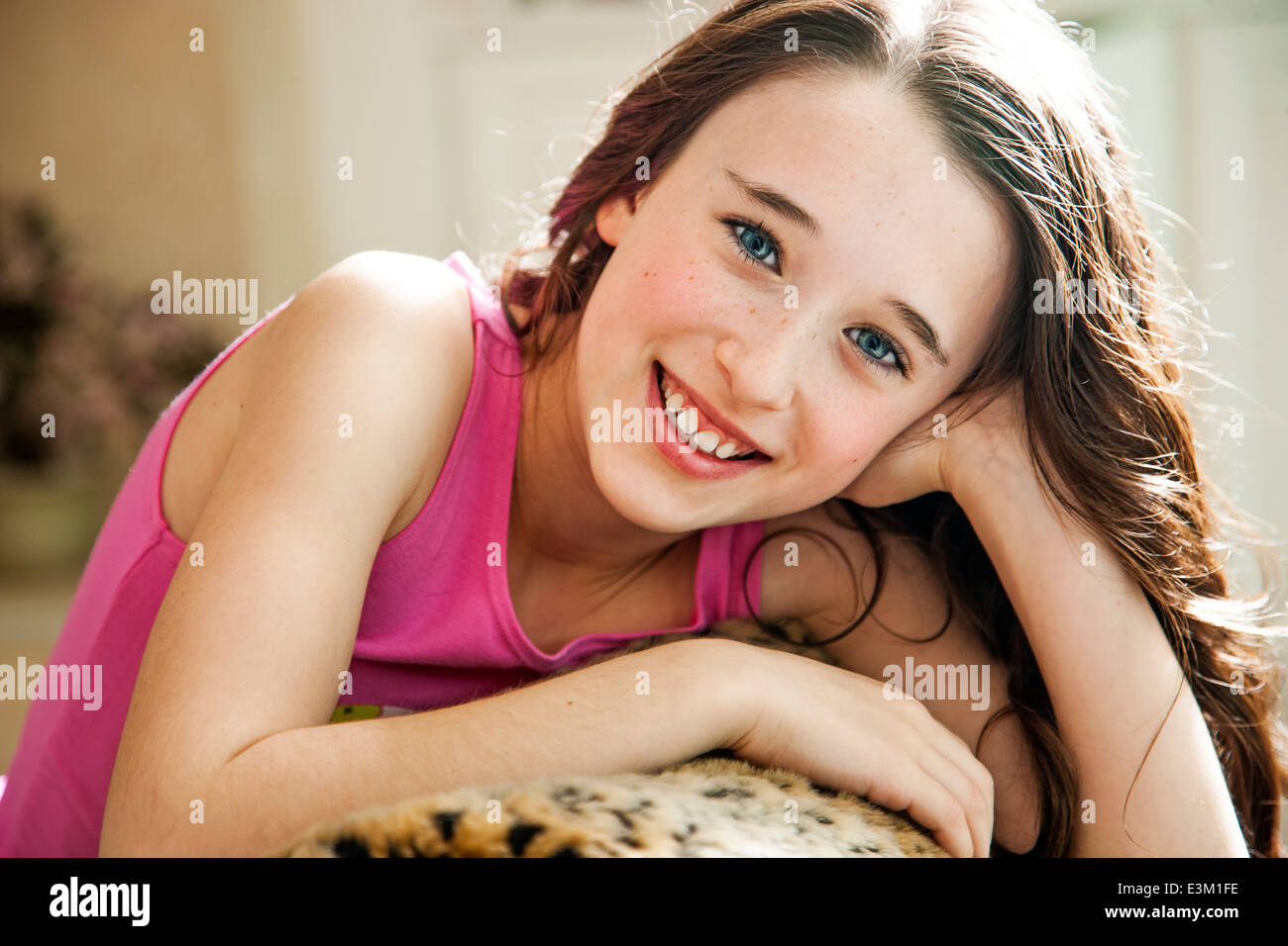 Porträt von Mädchen (10-12) Lächeln Stockfoto