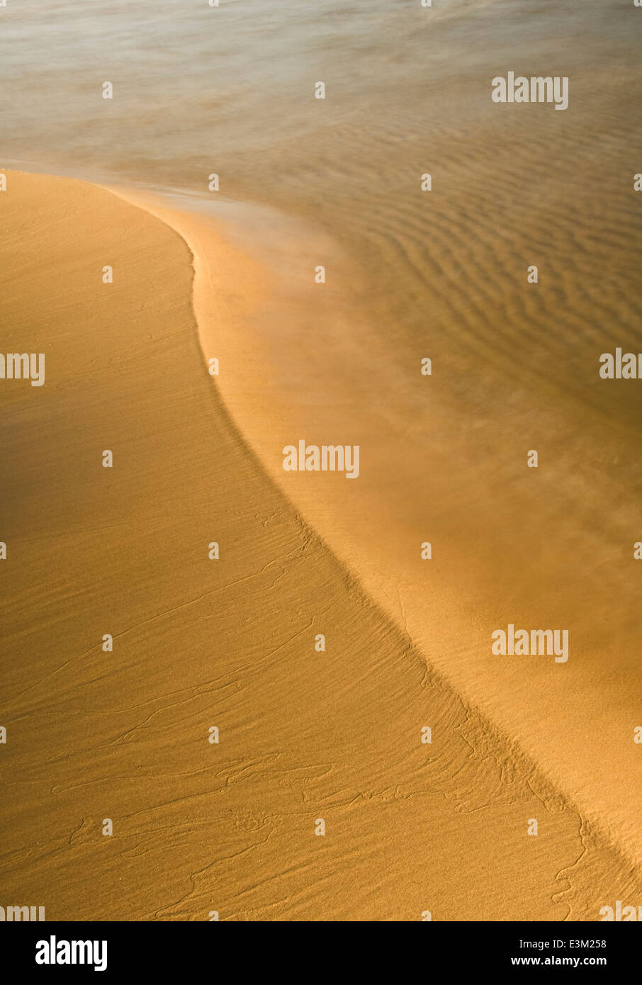 Beruhigende Sand Muster an einem Strand am Lake Superior Stockfoto