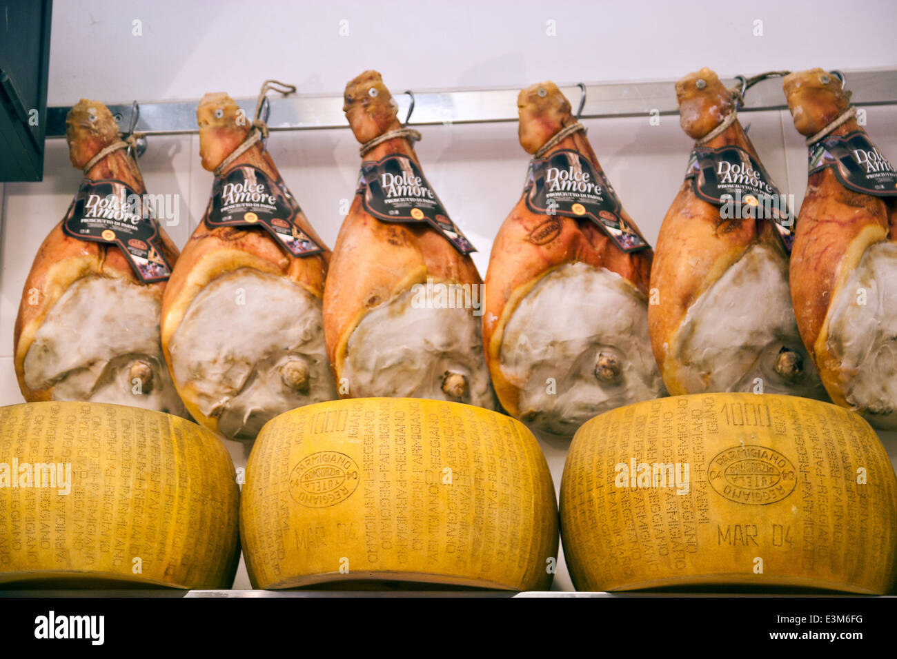 Italienische Käse Grana Padano und Parmaschinken, Bologna Stockfoto