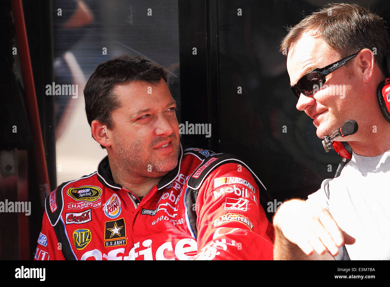 AVONDALE, AZ - 5 OCT: Tony Steward (links) und Lance McGrew (rechts) während einer NASCAR Sprint Cup Track Tests Sitzung Stockfoto