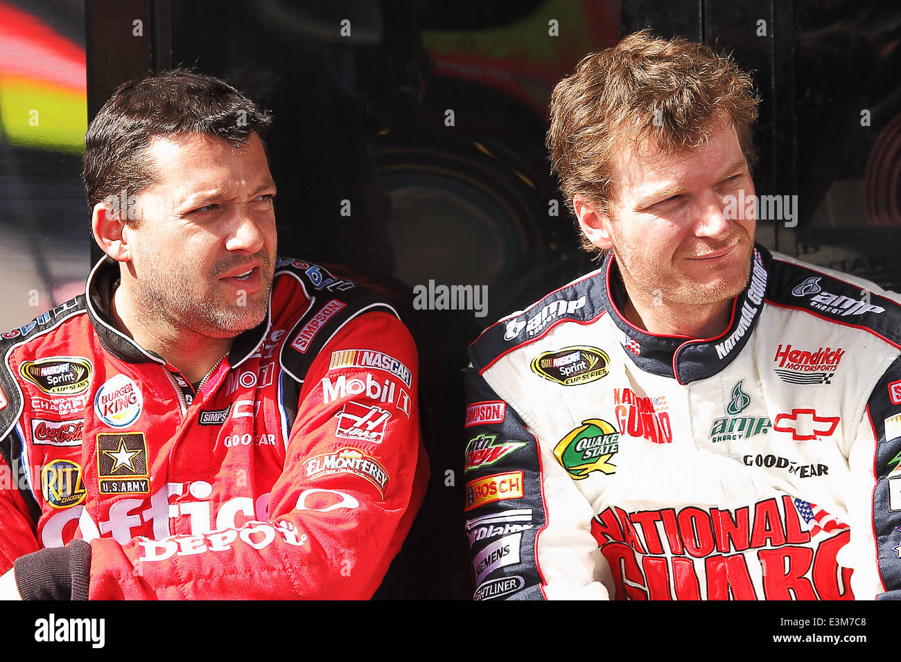 AVONDALE, AZ - 5 OCT: Tony Stewart (links) und Dale Earnhardt Jr. (rechts) während einer NASCAR Sprint Cup Track Tests Sitzung Stockfoto