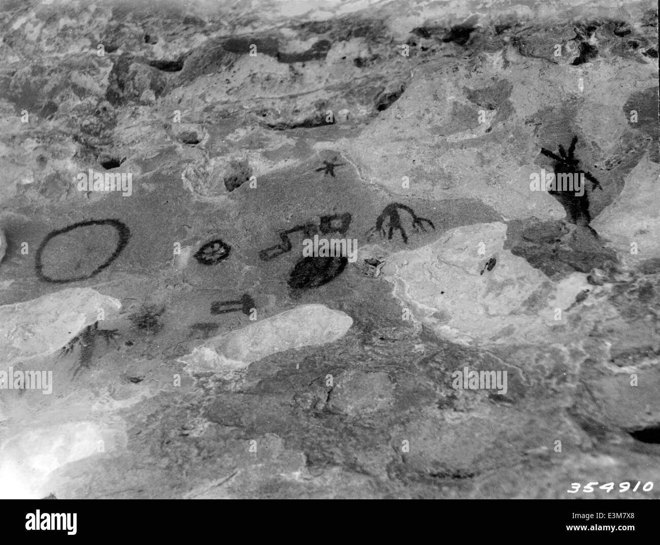 Die Felskunst aus dem Snake Canyon im Kaibab National Forest zeigt alte kulturelle Ausdrucksformen. Historische Fotos machen diese unschätzbaren Artefakte und die Bedeutung der Stätte für das amerikanische Erbe. Stockfoto