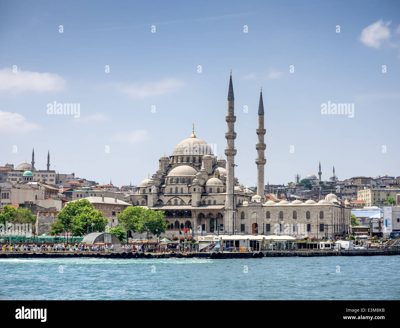 Eminönü Bezirk in der Stadt Istanbul in der Türkei mit neuen Moschee Stockfoto