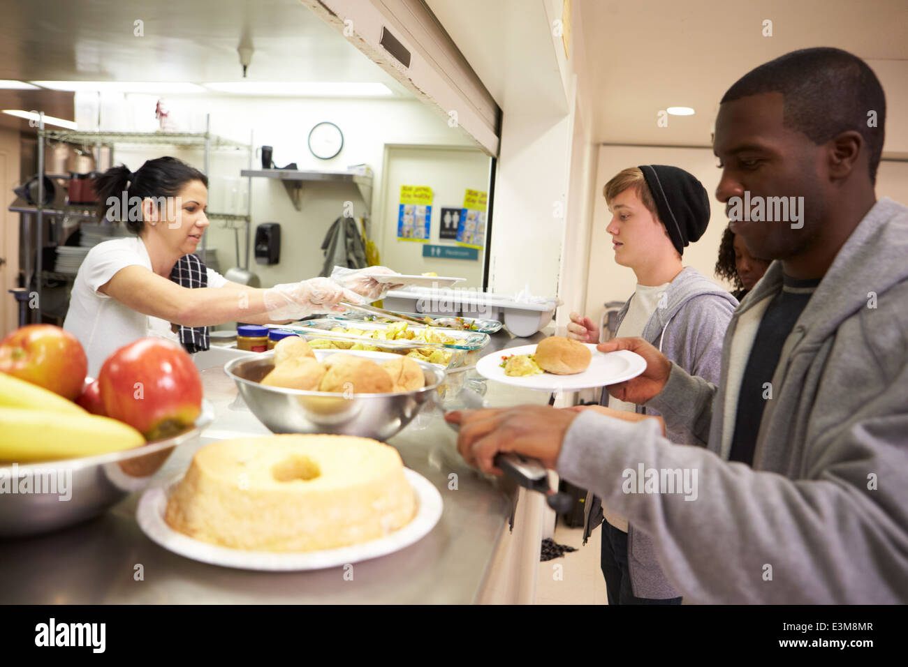 Küche, die Speisen im Obdachlosenheim Stockfoto