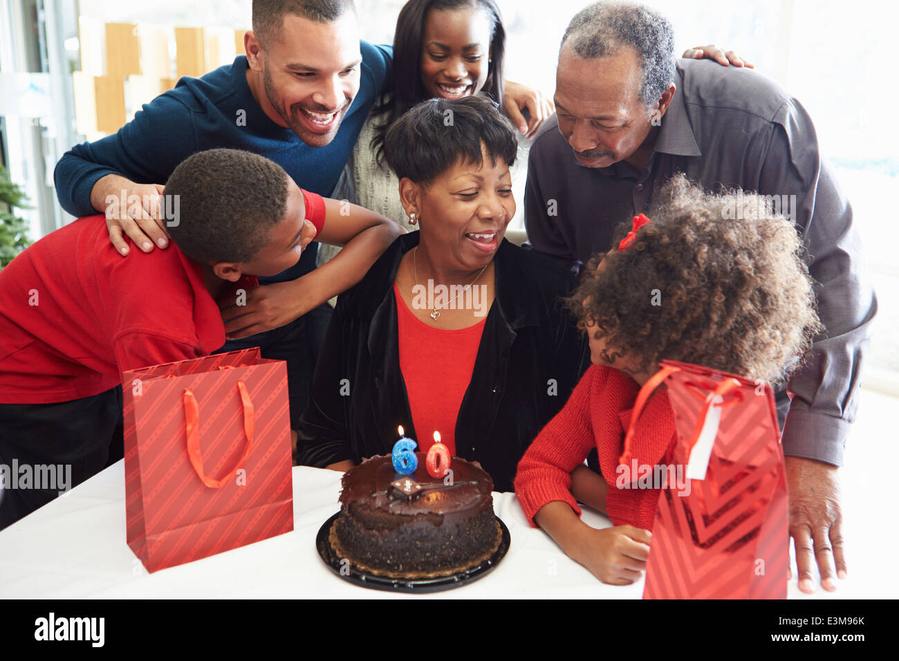 Familie feiern 60. Geburtstag Stockfoto