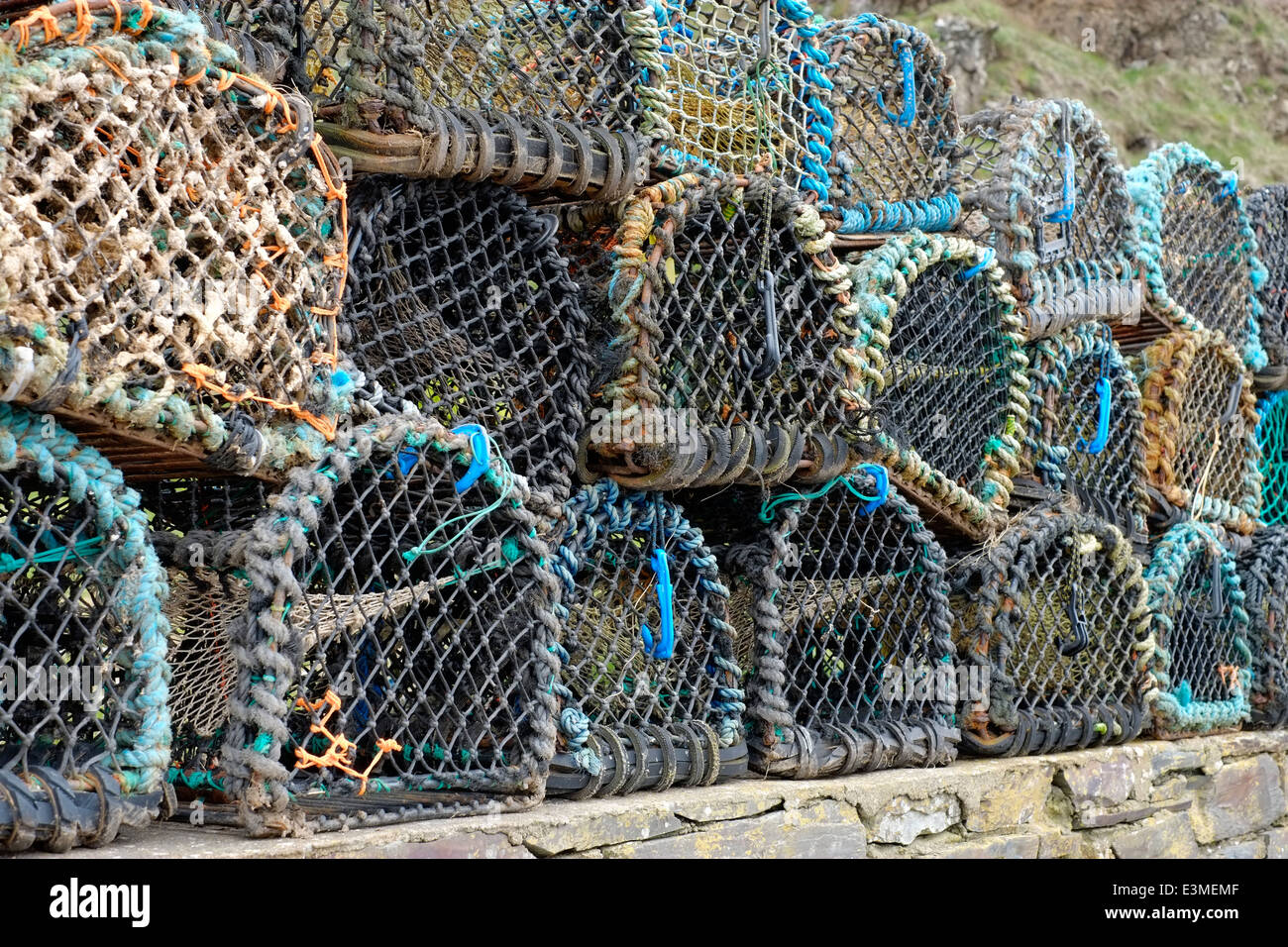 Stapel von Hummer Töpfen auf der Isle Of Man Stockfoto