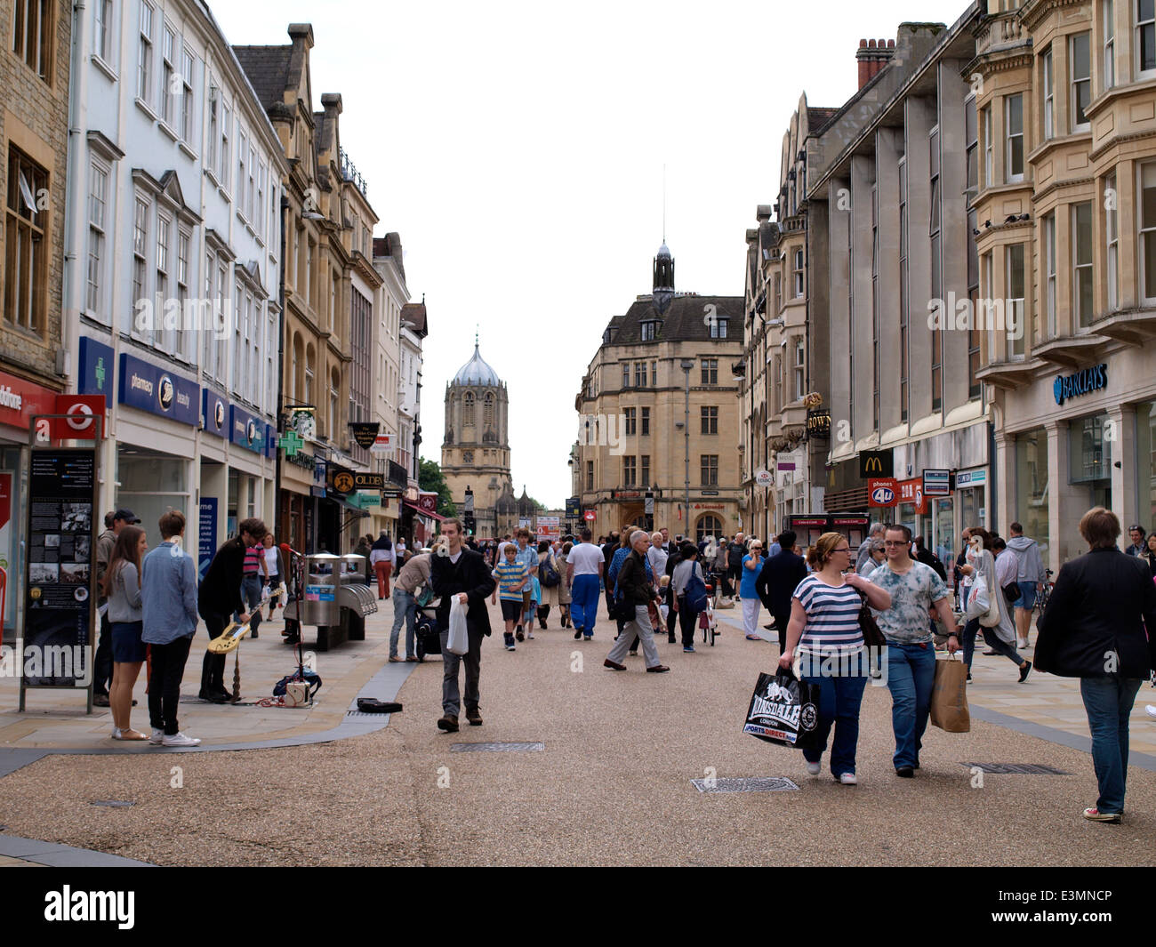 Shopper Stadtzentrum von Oxford, UK Stockfoto