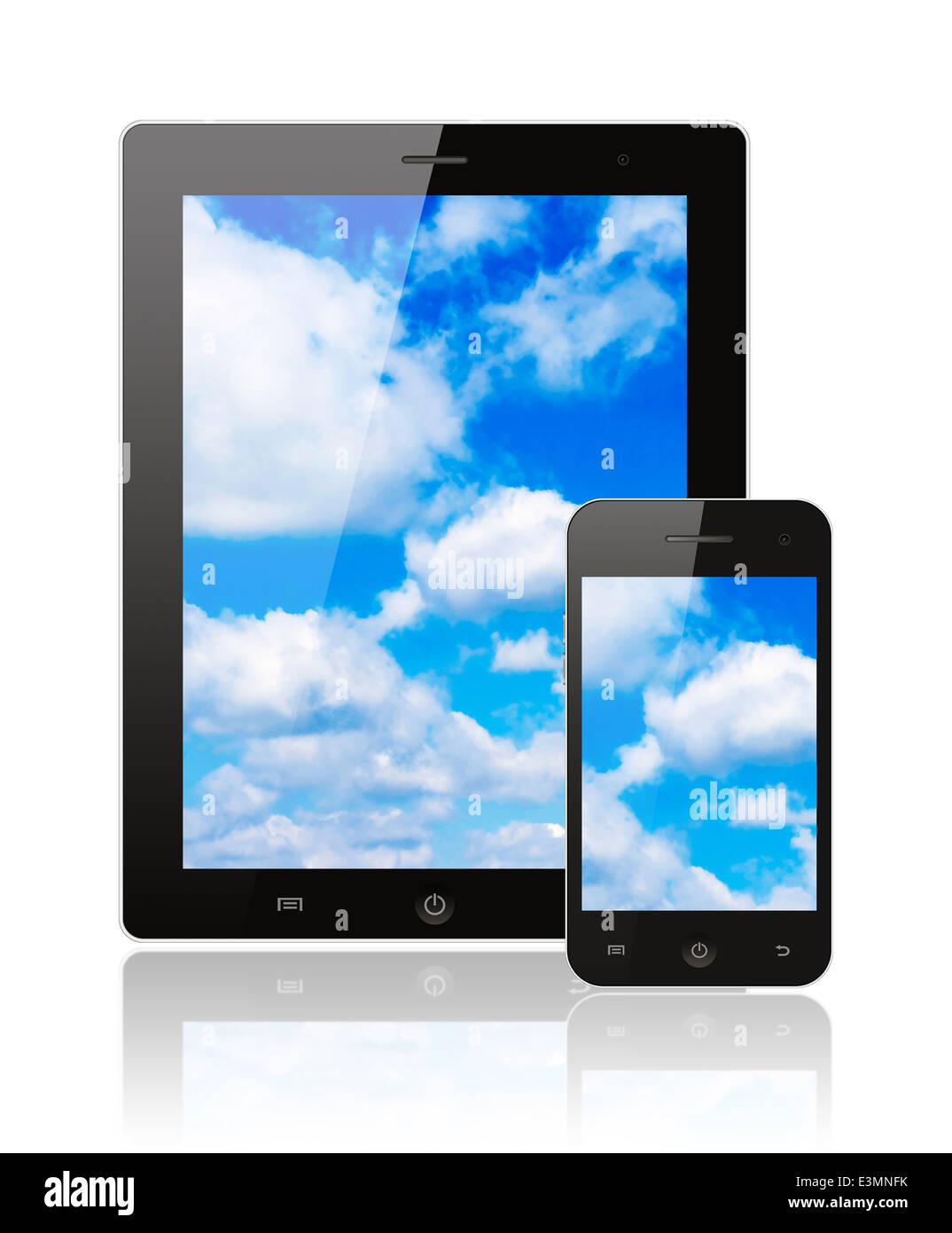 Tablet-PC und Smartphone mit blauem Himmel auf weißem Hintergrund Stockfoto