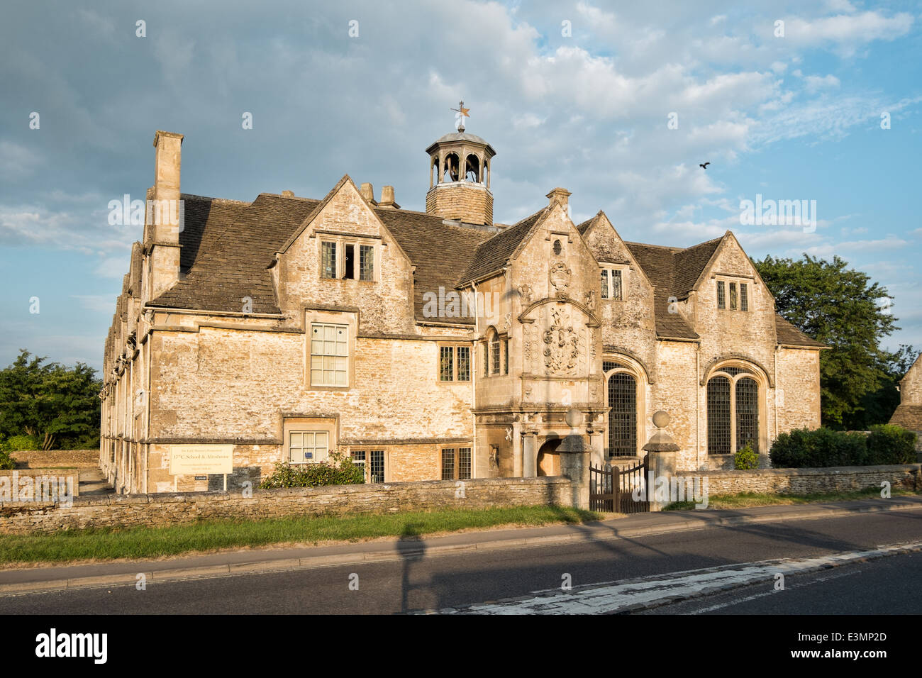 Im 17. Jahrhundert Armenhaus & Schule in Corsham, Wiltshire, UK, gebaut & finanziert durch den Nachlass von Lady Margaret Hungerford Stockfoto