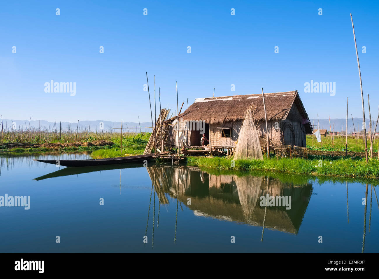 Strohgedeckte Hütte in schwimmenden Gärten, Inle-See, Myanmar, Asien Stockfoto