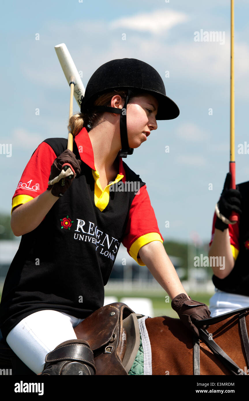 Regents University London Polospieler an der National University Championships, Southam, Warwickshire, UK Stockfoto