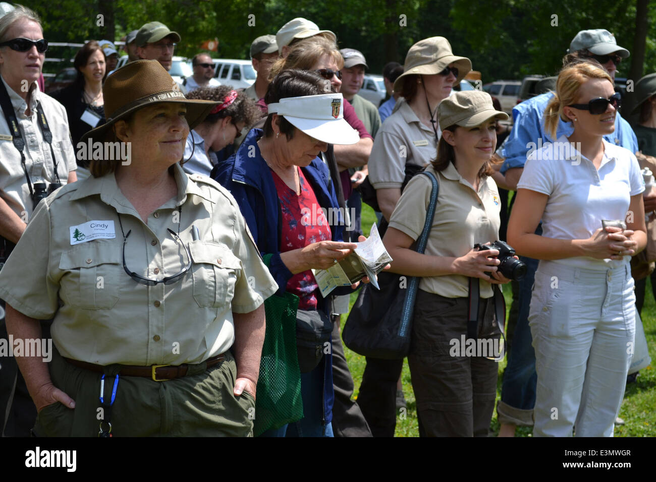 Das Pride Event, Teil der Summer of Paddling Initiative im Jahr 2012, förderte Kanufahren und Freizeitaktivitäten im Minnesota Valley National Wildlife Refuge. Der U.S. Fish and Wildlife Service, der von Tom Melius geleitet wird, hat sich mit Wilderness Inquiry zusammengetan, um Kanufahrten auf dem Upper Mississippi River anzubieten, was die Umweltverantwortung und das Engagement der Öffentlichkeit für die Natur fördert. Stockfoto
