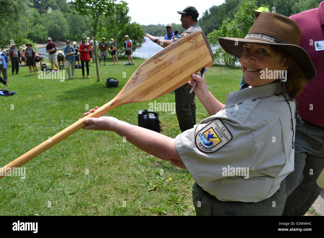 Der Sommer des Paddels 2012, der von Tom Melius vom U.S. Fish and Wildlife Service geleitet wurde, stellte das Minnesota Valley National Wildlife Refuge vor. Die Veranstaltung beinhaltete Kanufahrten auf dem Upper Mississippi River und förderte das Umweltbewusstsein durch Freizeitaktivitäten im Freien. Stockfoto