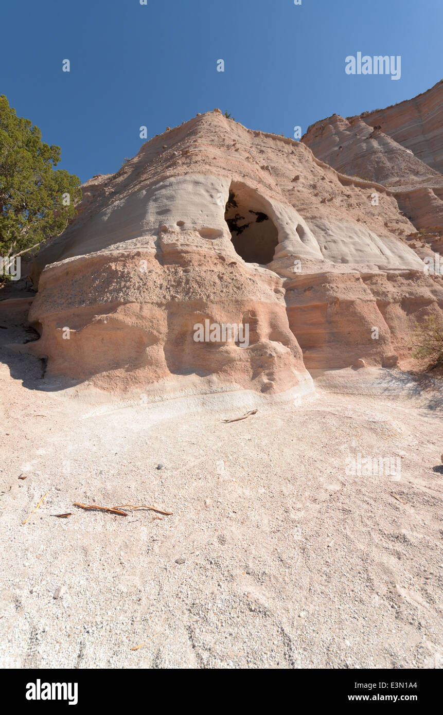 Eine alte Klippe Wohnung an Kasha-Katuwe Zelt Rocks National Monument, New Mexico, USA. Stockfoto